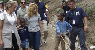 Shakira to build school in Haiti